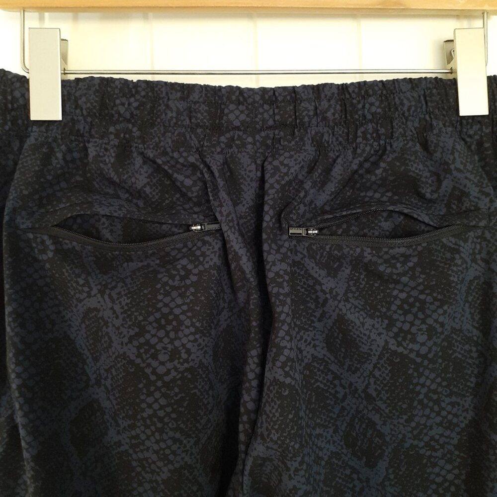 Athleta Brooklyn Jogger Blue Snakeskin Size 8 - Picture 7 of 13